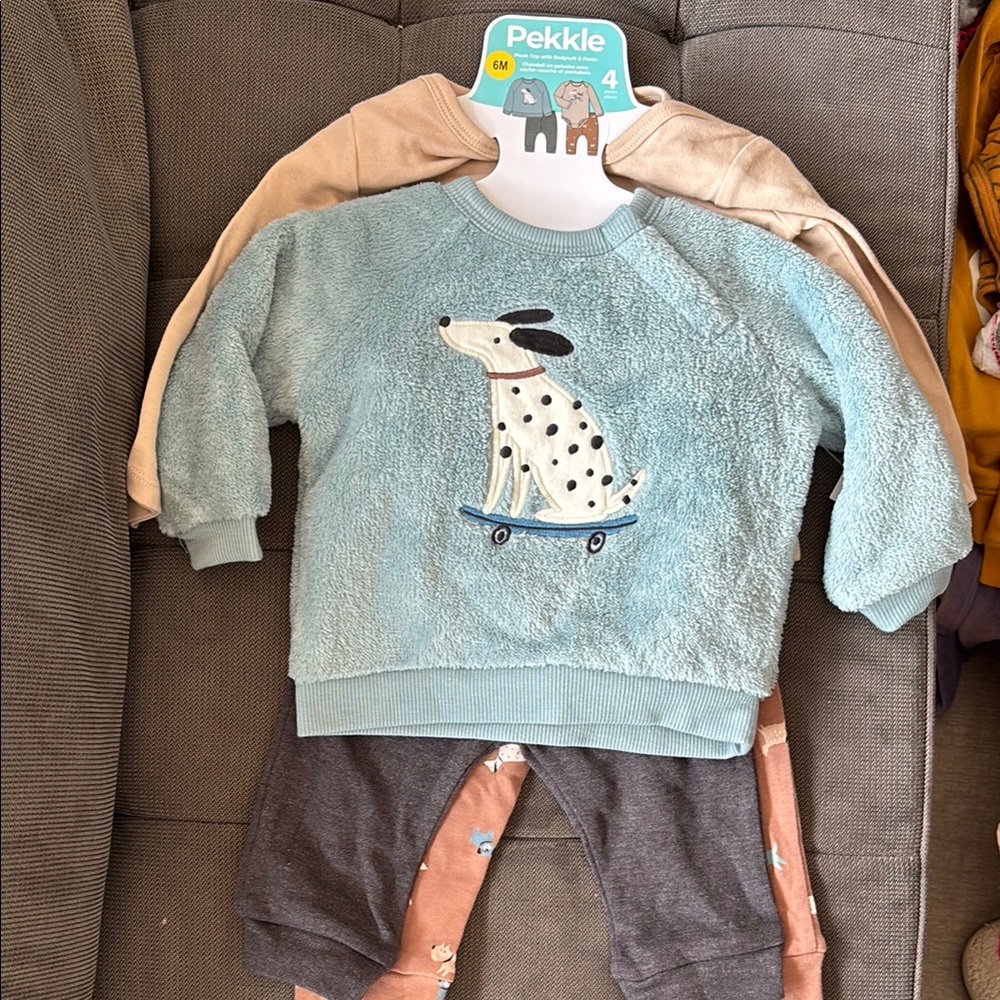 BNWT Pekkle from Costco Fleece Dog Sweater, bodysuit and Pants Set (4pc) size 6m